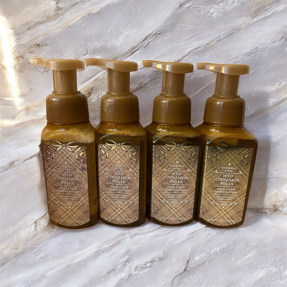 Bath & Body Works ICED CINNAMON ROLLS Gentle Clean Foaming Hand Soap Lot of 4
